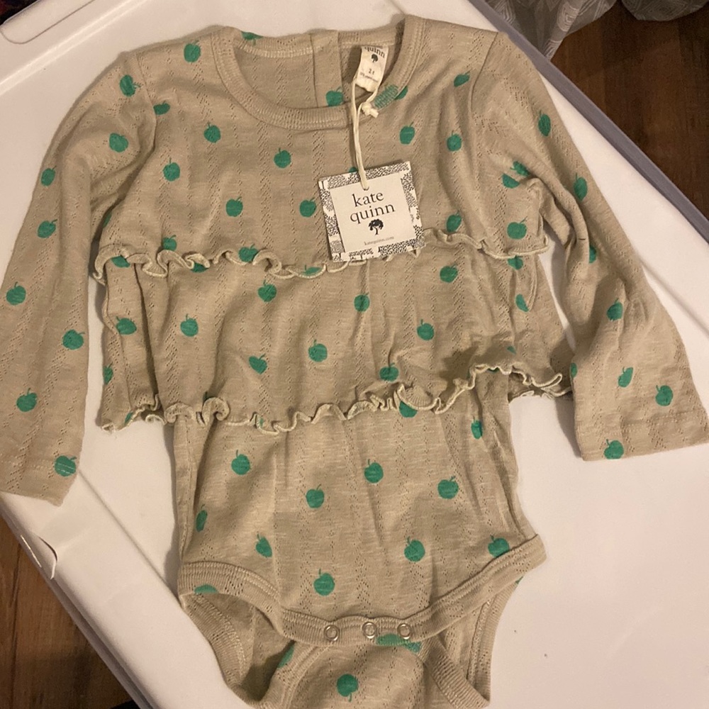 BNWT kate Quinn green apple onesie